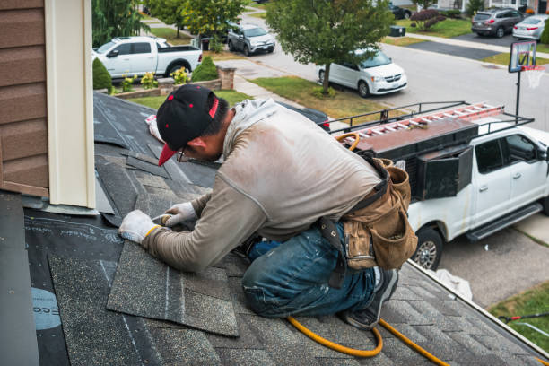 Professional Emergency Roof Repair technician working in Oakhurst, CA